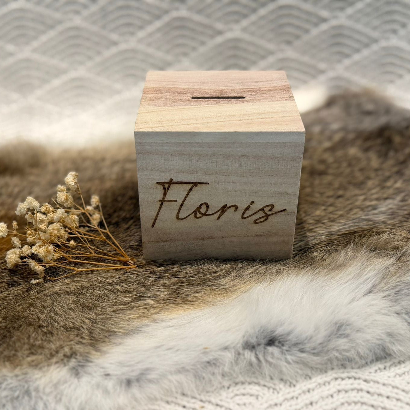 houten spaarpot met naam beukenhout
gepersonaliseerde spaarpot kind naam
spaarpot baby cadeau hout
kraamcadeau