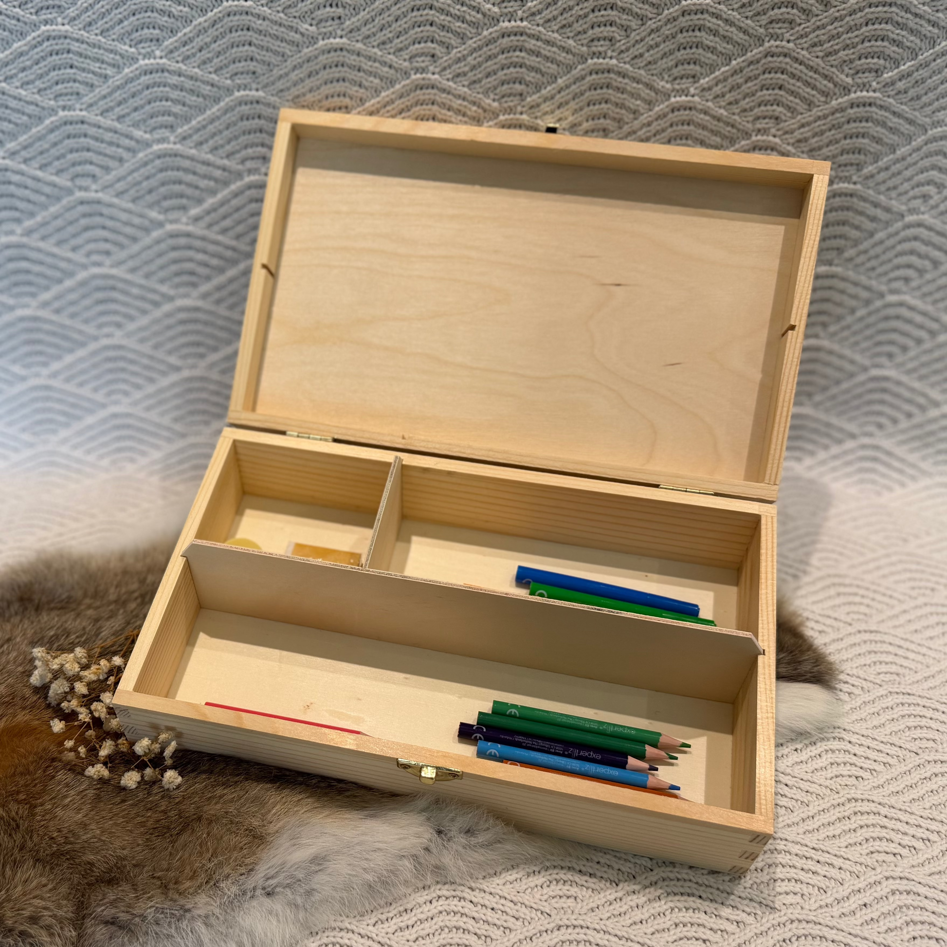 Houten bewaarkist met naam als origineel cadeau voor kind, opbergen van tekenspulletjes