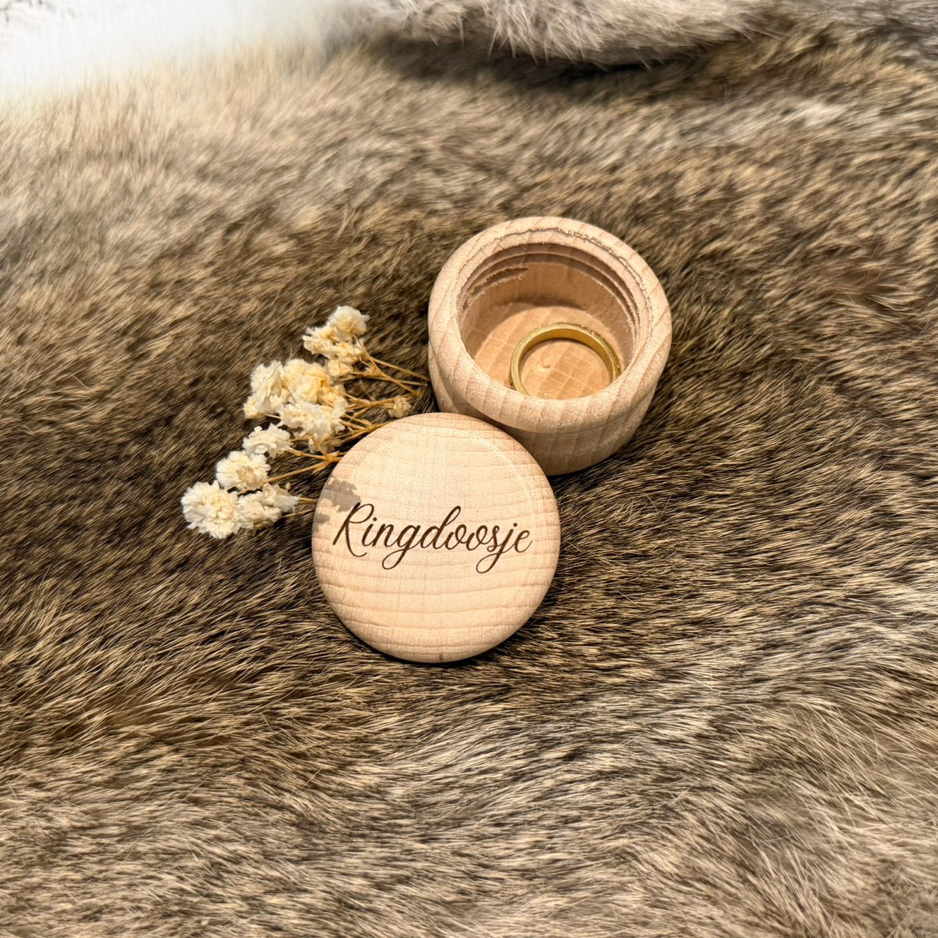 Houten ringdoosje met naam voor baby of kind, klein bewaardoosje voor eerste ring