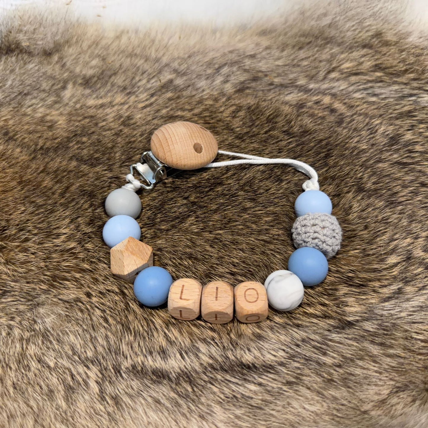 Speenkoord met naam blauw met houten kralen en clip kraamcadeau baby