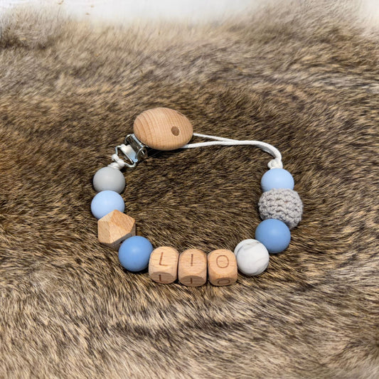 Speenkoord met naam blauw met houten kralen en clip kraamcadeau baby